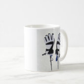 スキーポールとグローブマグ コーヒーマグカップ (正面右)