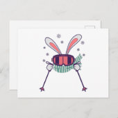 スキーポールとスキーゴーグルとスカーフを持つスキーウサギ ポストカード (正面/裏面)