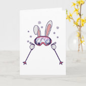 スキーポールとスキーゴーグルを付けたスキーウサギ カード (黄色い花)