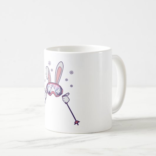 スキーポールとスキーゴーグルを持つスキーウサギ コーヒーマグカップ (正面右)