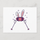 スキーポールとスキーゴーグルを持つスキーウサギ ポストカード (正面)