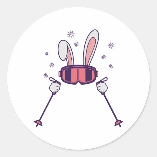 スキーポールとスキーゴーグルを持つスキーウサギ ラウンドシール (正面)