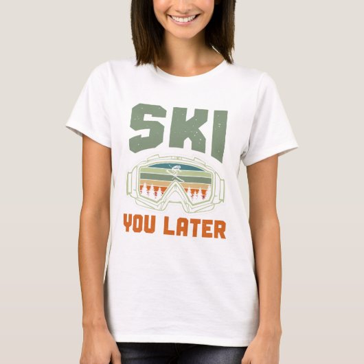 スキーヤーおもしろスキーあなたは後で冬のスキー Tシャツ (正面)