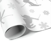 スキーヤーのパターン。グレーのシルエット(白) ラッピングペーパー (ロールコーナー)