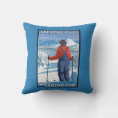 スキーヤーの賞賛-スティーヴンスのパス、ワシントン州 クッション (裏面)