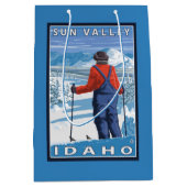 スキーヤーの賞賛- Sun Valley、アイダホ ミディアムペーパーバッグ (正面)
