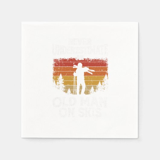 スキーヤーはスキーの老人を過小評価しない スタンダードカクテルナプキン (正面)