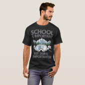 スキーヤー向けの楽しいスキーアート スキー スキーが好きな人へ Tシャツ (正面フル)