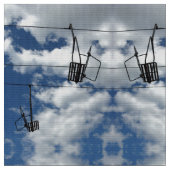 スキーリフトおよび曇り空の写真の生地 ファブリック (クローズアップ)
