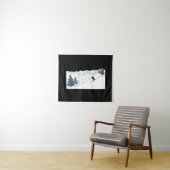 スキー生まれへ – スキーリゾートシーンウィンタースポーツ タペストリー (インサイチュ(横))