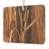 スギの質感のある木の樹皮の外観 カーエアーフレッシュナー (左)