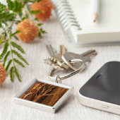 スギの質感のある木の樹皮の外観 キーホルダー (側面)