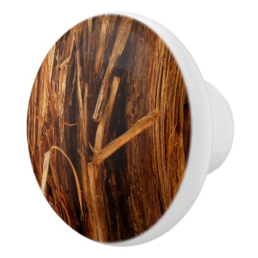 スギの質感のある木の樹皮の外観 セラミックノブ (右)