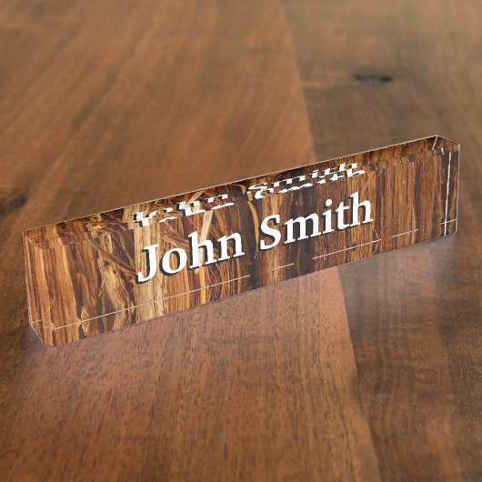 スギの質感のある木の樹皮の外観 デスクネームプレート (側面)