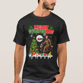 スクアメリーチマスクリスマスツリーサンタビッグフートサスク Tシャツ