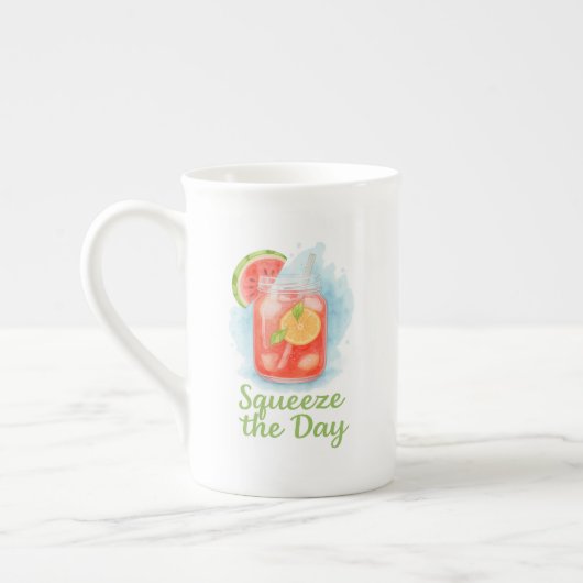 スクイズ・ザ・デイ – スペシャルティマグカップ ボーンチャイナマグカップ (左)
