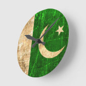 スクラッチと擦り切れたヴィンテージパキスタン国旗 ラウンド壁時計 (傾斜)
