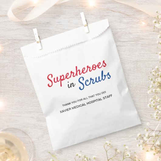 スクラブス病院のカスタムスーパーヒーロー フェイバーバッグ (クリップ留めされた状態)
