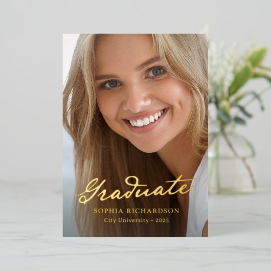 スクリプお洒落ト金箔の卒業発表 箔招待状 (立ち正面)