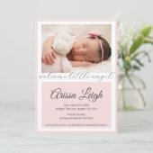 スクリプかわいらしト赤ちゃん女の子の誕生発表カード 案内状 (スタンド正面)