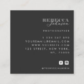 スクリプはっきりしたトとタイポグラフィの白黒写真モダン スクエア名刺 (裏面)