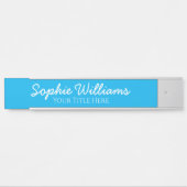 スクリプはっきりしたトの白いフォント名のタイトル(スカイブルー) サインプレート (正面)