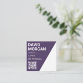 スクリプはっきりしたトタイポグラフィQrコード紫 スクエア名刺 (スタンド正面)