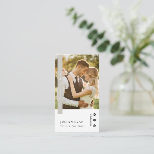 スクリプエレガントトのプロフィール写真のセージ緑 名刺 (スタンド正面)