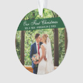 スクリプエレガントトグリーン私たちの初めてのクリスマスオーナメント オーナメント (正面)