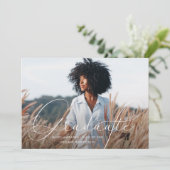 スクリプエレガントトブルーグレー写真卒業パーティー 招待状 (スタンド正面)