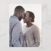 スクリプエレガントト暗い写真テンプレート日付の保存 インビテーションポストカード (正面)