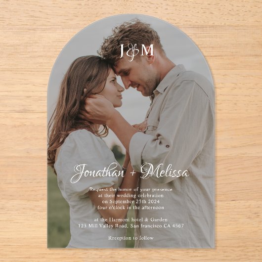 スクリプエレガントト&モノグラムオーバーレイ結婚写真 アクリル招待状 (正面)