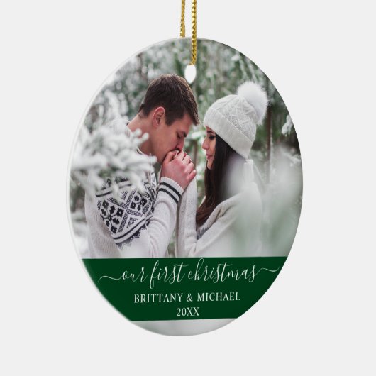 スクリプスタイリッシュト私たちの初めてのクリスマスカップル緑 セラミックオーナメント (右)