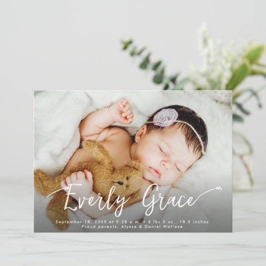 スクリプスタイリッシュト赤ちゃん女の子の名前フォトピンク誕生 案内状 (スタンド正面)