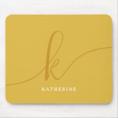スクリプスタイリッシュト・モノグラム・マスタード・イエロー マウスパッド (正面)