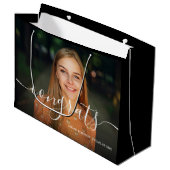 スクリプトおめでとうズ卒業写真カスタム ラージペーパーバッグ (正面アングル)