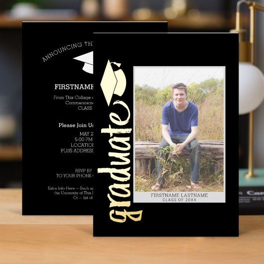 スクリプトとキャッモダンプ付きの卒業写真 箔招待状