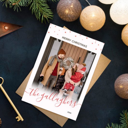 スクリプトの中の赤い白い星の名前クリスマスフォト シーズンカード