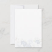 スクリプトを実行する前の埃っぽい青いフローラブライダルシャワー 招待状 (裏面)