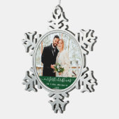 スクリプトスタイリッシュの初めてのクリスマス緑 スノーフレークピューターオーナメント (右)