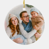 スクリプトスタイリッシュの初めてのクリスマス金ゴールドファミリ セラミックオーナメント (裏面)