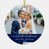 スクリプトスタイリッシュの初めてのクリスマス青 セラミックオーナメント (正面)