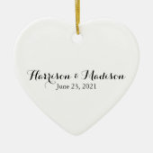 スクリプトパーソナライズされたのカップル名の日結婚付 セラミックオーナメント (正面)