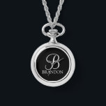 スクリプトパーソナライズされたモノグラムと名前キーチェーン 腕時計<br><div class="desc">モノグラパーソナライズされたムと名前のギフトは白いクラシックのスクリプトのフォントスタイルでモノグラパーソナライズされたムを特徴とし、黒い背景に白いクラシックセリフのフォントスタイルで名前を特徴とする。休日の贈り物、家族の懇親会の好意や特別な機会に最適。</div>