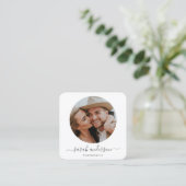 スクリプトモダンタイポグラフィフォトグラファー スクエア名刺 (スタンド正面)