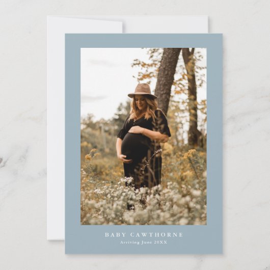 スクリプトモダンダスティブルーフォトベビーシャワー 招待状 (裏面)