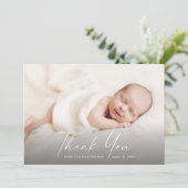 スクリプトモダンフォトベビー サンキューカード (スタンド正面)