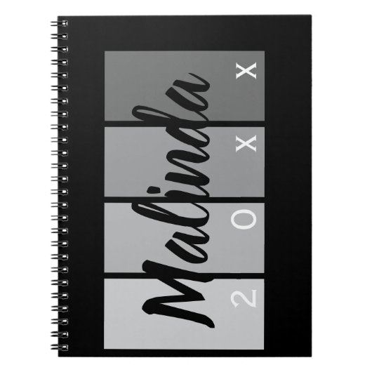スクリプトモダン名デザイン – ブラック&シルバーミニマル ノートブック (正面)