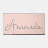 スクリプトモダン名赤面ピンク デスクマット (正面)