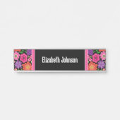 スクリプト名を持つ白黒のダマスクパターン サインプレート (正面)